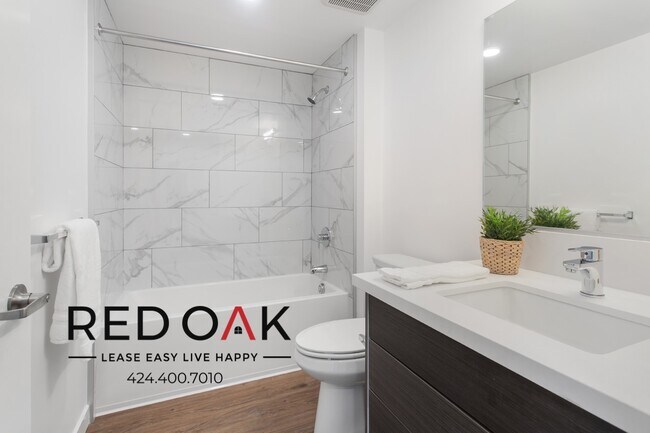 Building Photo - 1011-1013 Everett St-A-103