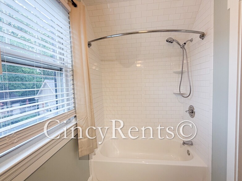 Building Photo - 3559 Rawson Pl