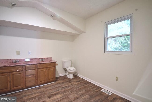Building Photo - 709 3rd St