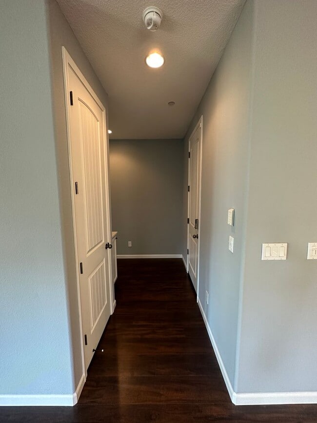Building Photo - Beautiful 3 Bed 2 Bath House in a Great Lo...