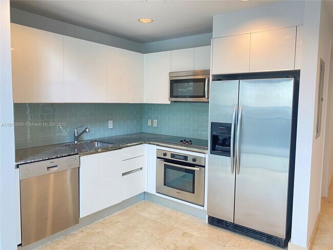 Primary Photo - 1060 Brickell Ave