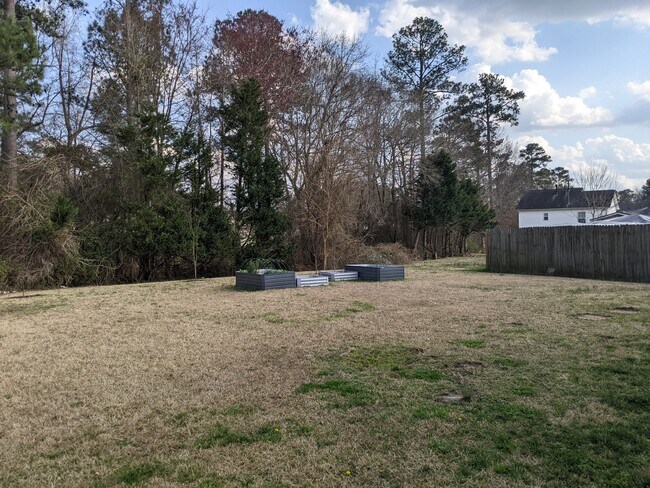 Building Photo - 3741 Tryon Ridge Dr