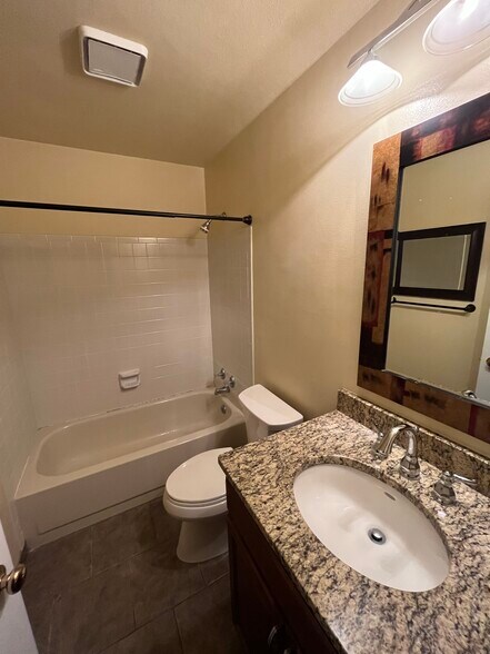 Building Photo - 2685 S Dayton Way