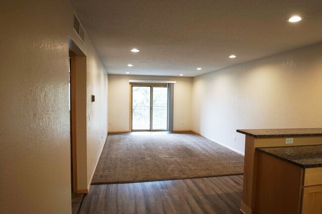 Building Photo - Pinto Suite