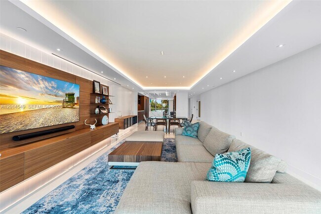 Building Photo - 2627 S Bayshore Dr