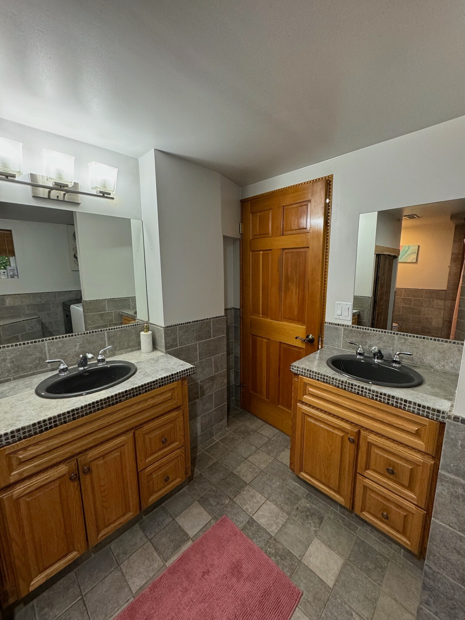 Building Photo - 634 NE 28th Ave