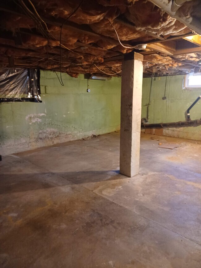 Building Photo - 101 W Whitlock Ave