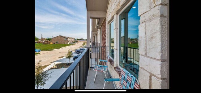 Building Photo - 5629 Woodlands Dr