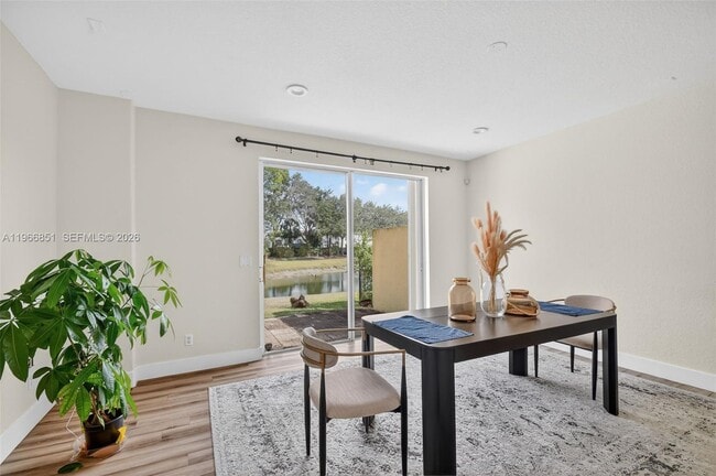 Building Photo - 9041 Silver Glen Way