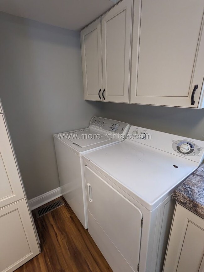 Building Photo - Ranch house with first floor laundry in Wh...