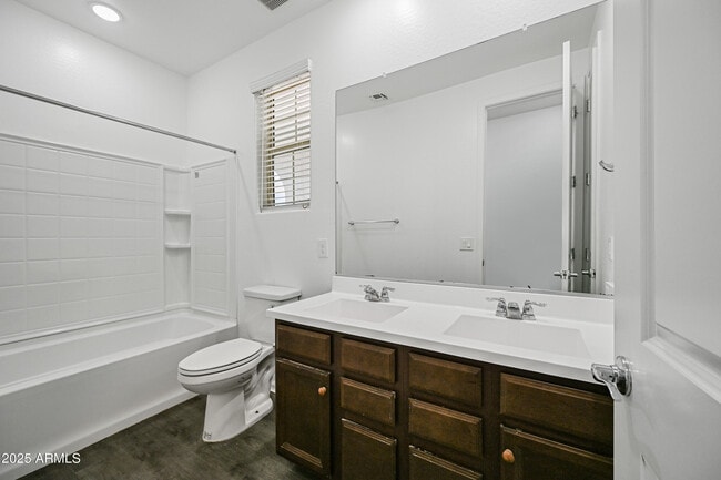 Building Photo - 4030 W Ross Ave