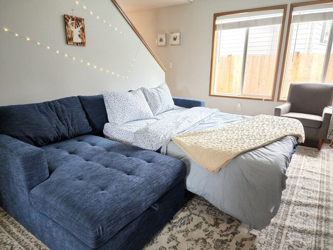 Building Photo - 15904 Admiralty Way