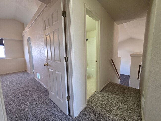 Building Photo - Gorgeous 4 Bed 4 bath Home In Wagon Trails!!