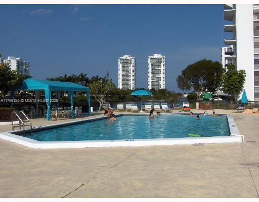 Building Photo - 3475 N Country Club Dr