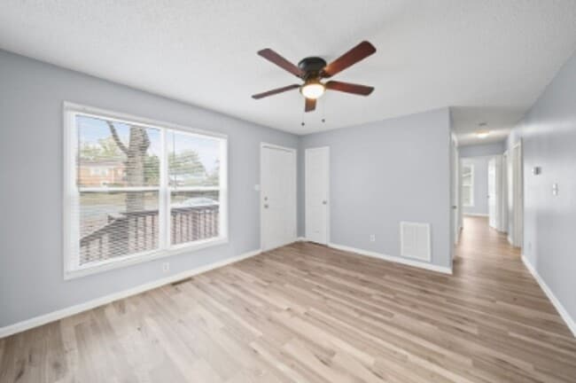 Building Photo - 3 Bedroom 1 Bath Home - Recently Refreshed