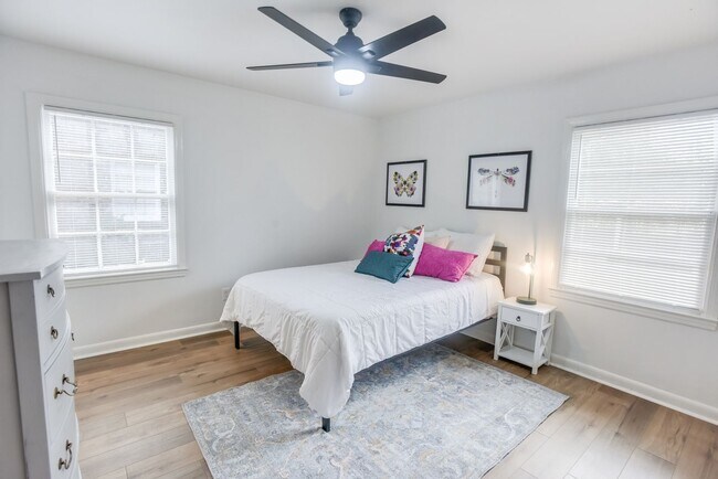 Building Photo - Charming Apt near Savannah's Historic Dist...