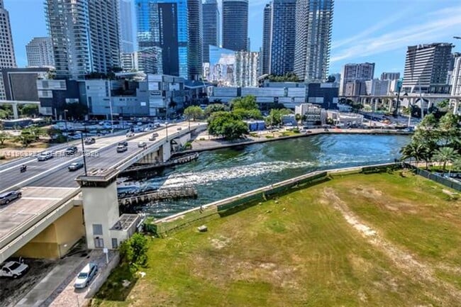 Building Photo - 350 S Miami Ave