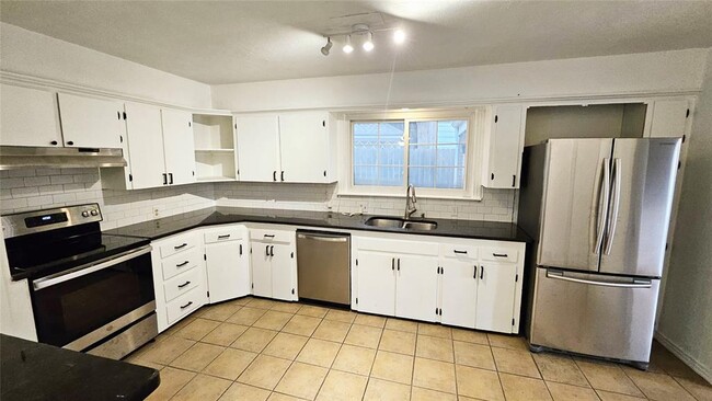 Building Photo - 2108 NW 25th St