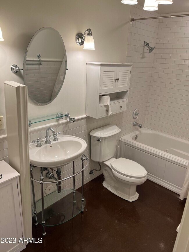 Building Photo - 4420 N 46th Pl