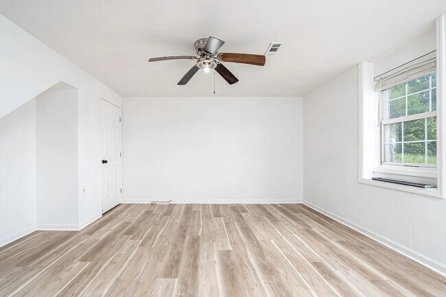 Building Photo - 2718 Buckner Ln