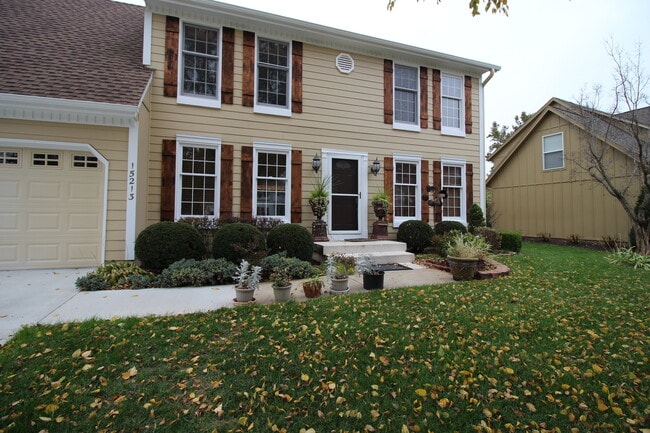 Building Photo - 4 Bed Home Premium Fixtures