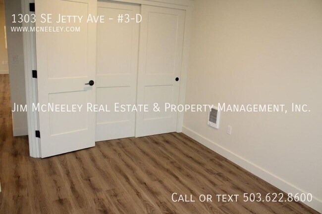 Building Photo - 1303 SE Jetty Ave