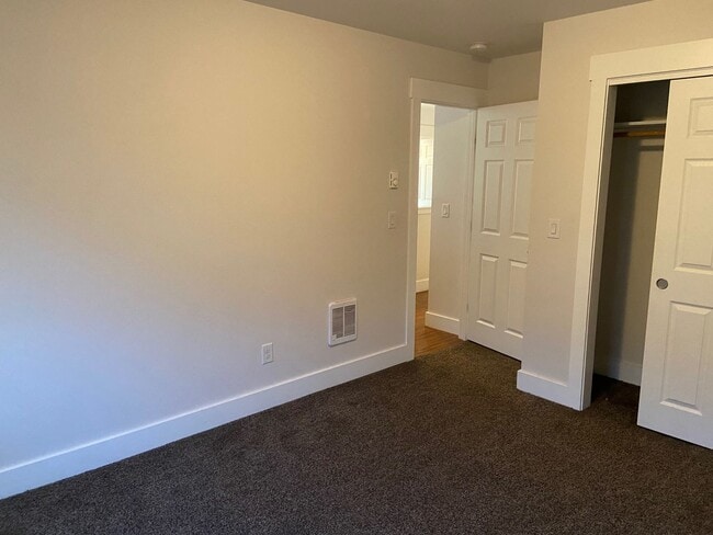 Building Photo - 804 Freda Ave