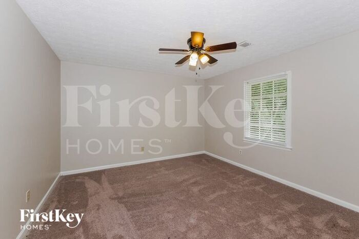 Building Photo - 180 Windsor Dr