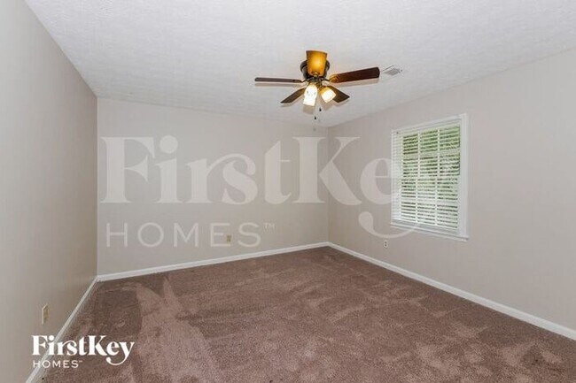 Building Photo - 180 Windsor Dr