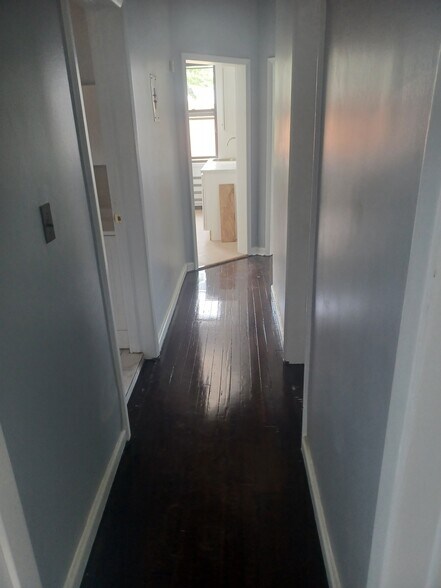 Building Photo - 961 Van Duzer St