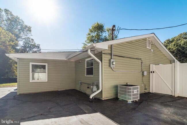 Building Photo - 314 Rivermont Dr