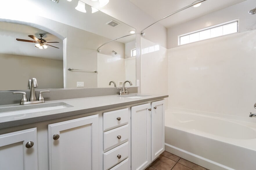 Building Photo - 6821 W Copperwood Way