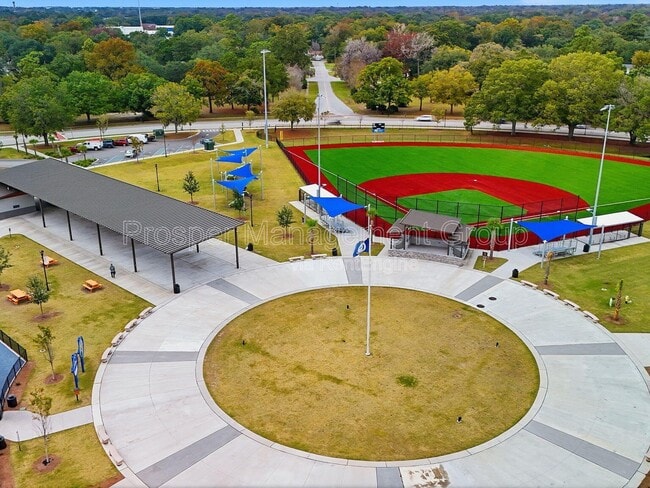 Building Photo - 4819 Boulevard Ln