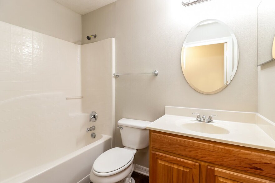 Building Photo - 452 Hammerstone Ave