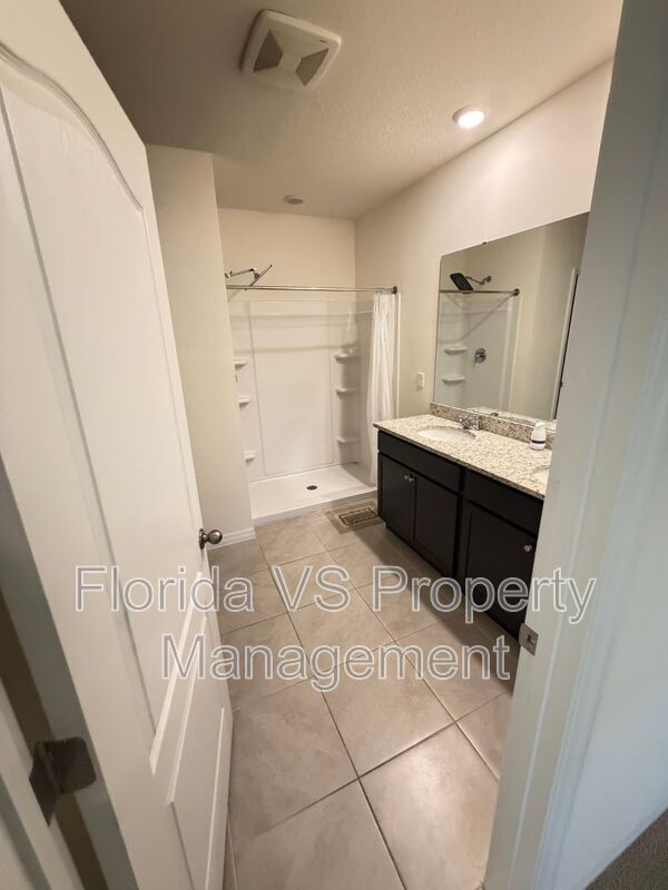 Building Photo - 804 Horsetail Dr