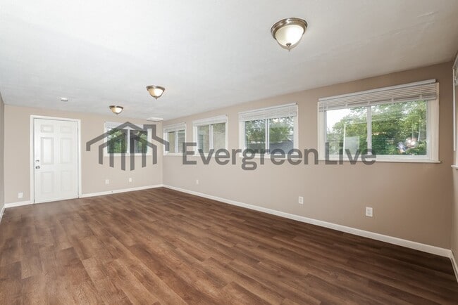 Building Photo - 4263 Woodcliffe Ave