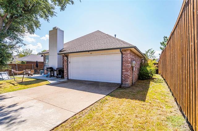 Building Photo - 8409 Lake Bend Dr