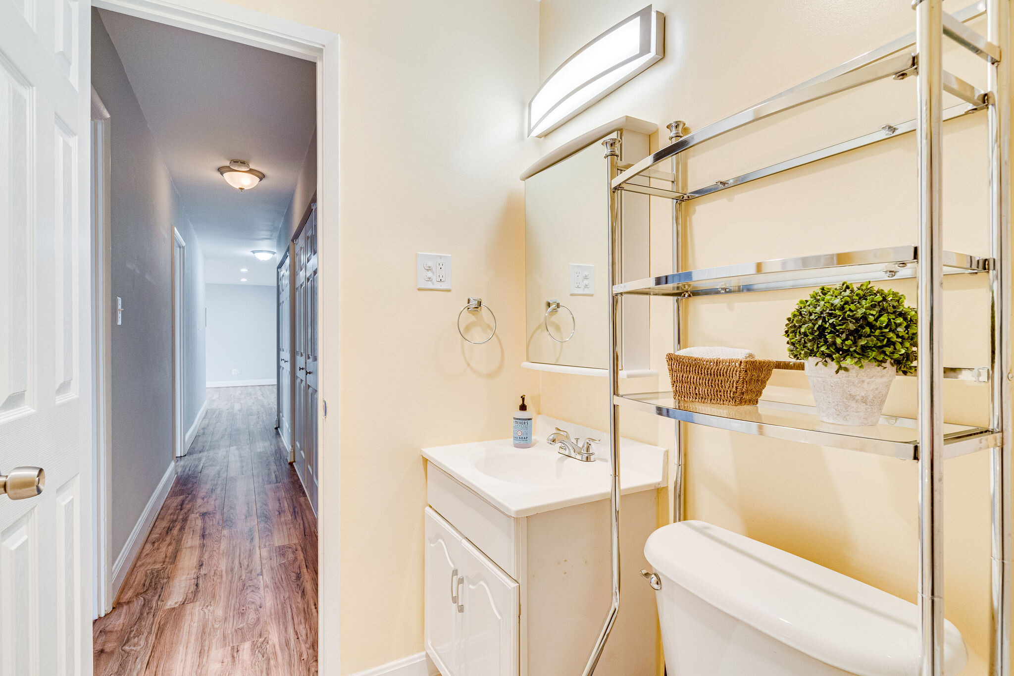 Hall Bath - 6143 Leesburg Pike