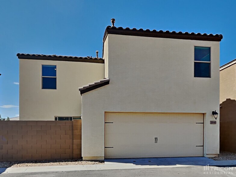 Building Photo - 3940 S 79th Dr