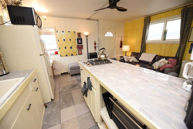 Building Photo - 759 MT-2