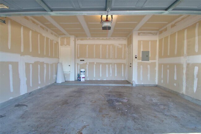 Building Photo - 3112 Blue Ridge Dr