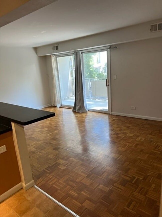 Building Photo - 1 BR, 1 Bath apartment.