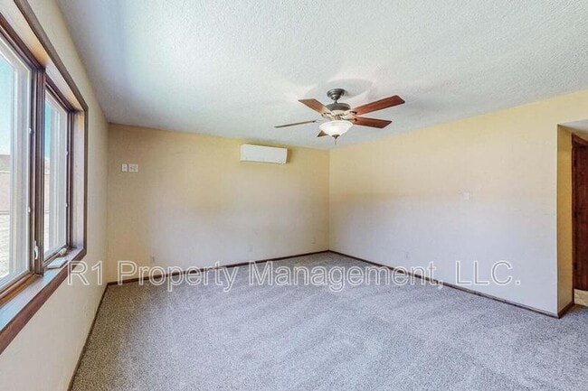 Building Photo - 501 Calle del la Angel