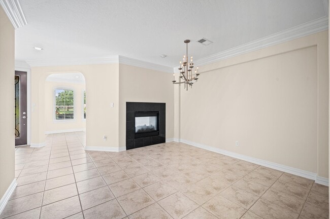 Building Photo - 2047 Palm Forest Ln