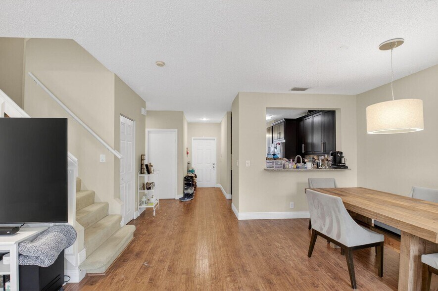 Building Photo - 20951 Via Alamanda