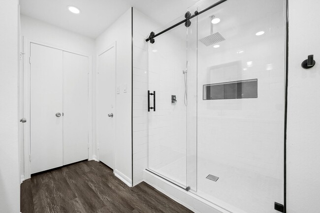 Building Photo - 2908 Camelot Ln