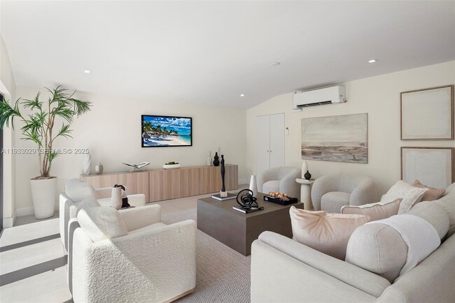 Building Photo - 10945 SW 75th Ct