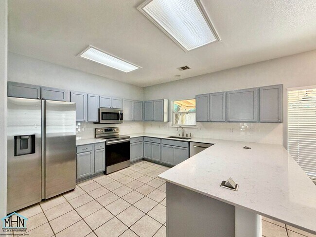 Building Photo - 518 Willow Grove Dr