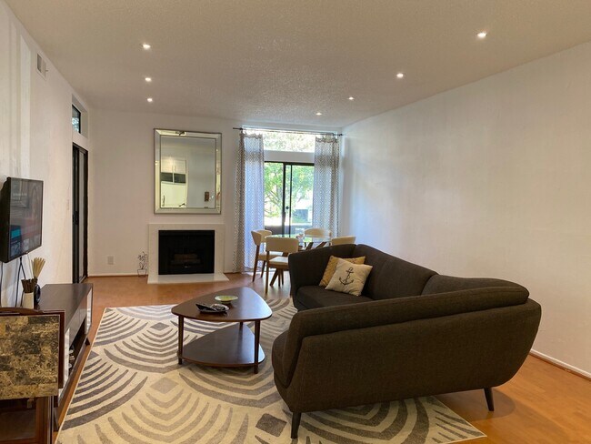 Primary Photo - 729 S Hobart Blvd