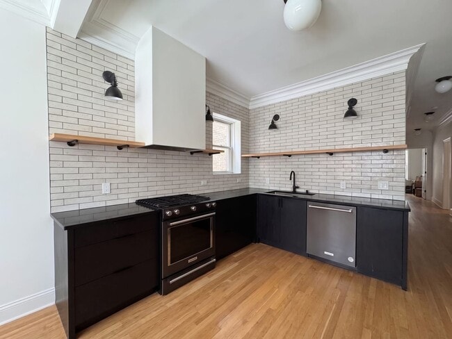 Building Photo - 1392 Waveland, LLC